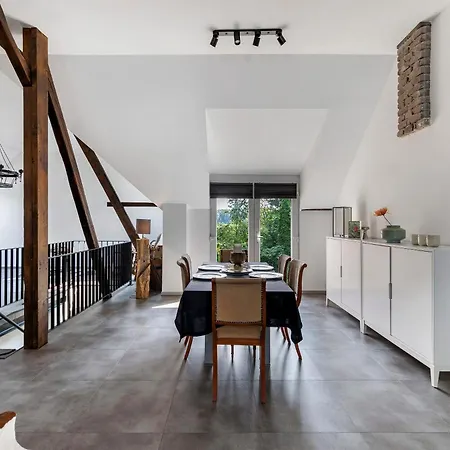 Modernes Loft Mitten Im Gruenen דירה *