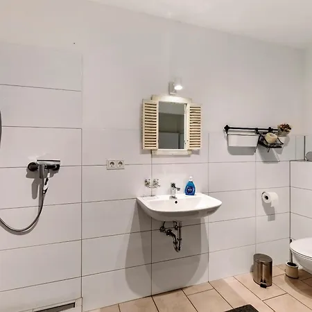 Modernes Loft Mitten Im Gruenen דירה *